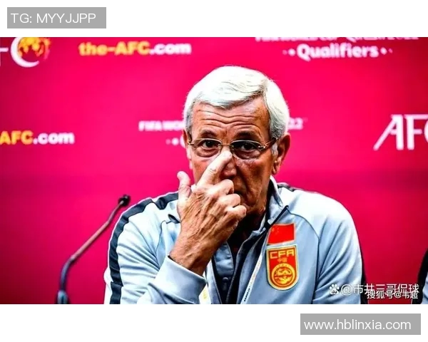 国足主帅亲自下基层选拔新人 引发众多球迷围观热议